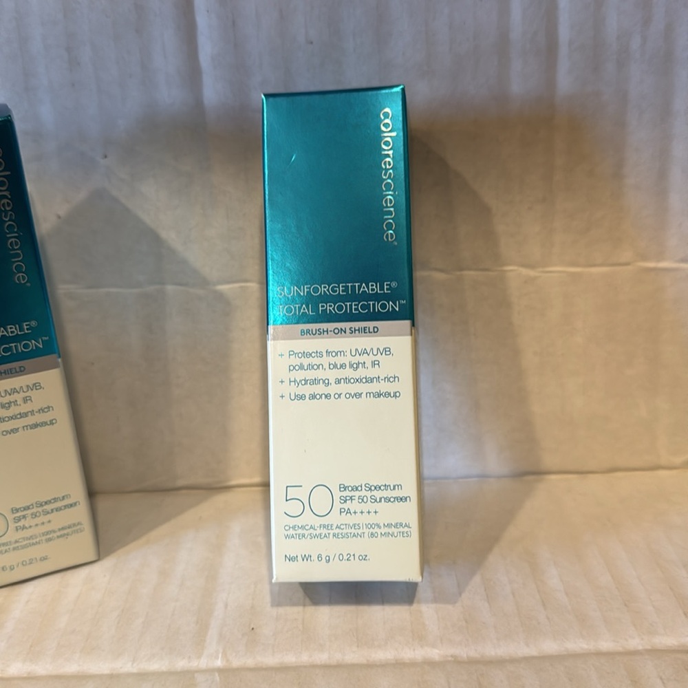 “COLORSCIENCE” Sunforgettable Total Protection Brush-On Powder Makeup 50 SPF - Picture 3 of 3